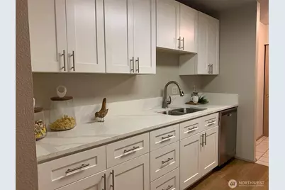 200 99th Avenue NE #16, Bellevue, WA 98004 - Photo 5