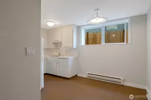 4324 Phinney Ave N, Seattle, WA 98103 - Photo 13