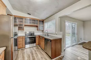 1131 Lenore Dr, Tacoma, WA 98406 - Photo 11