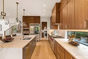 8458 NE 9th St, Medina, WA 98039 - Photo 9