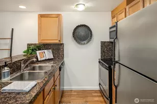 512 10th Ave E, Seattle, WA 98102 - Photo 9