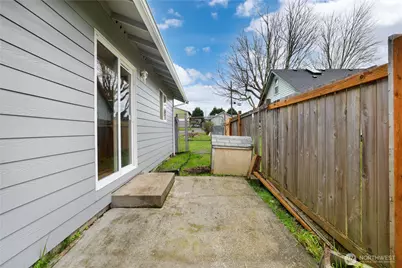 9904 14th Avenue E, Tacoma, WA 98445 - Photo 17