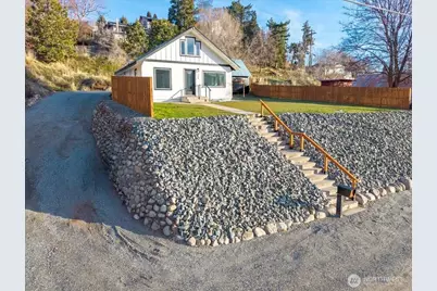 124 Boetzkes Avenue, Manson, WA 98831 - Photo 1