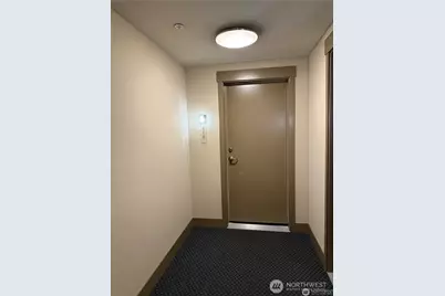 4547 8th Avenue NE #414, Seattle, WA 98105 - Photo 3