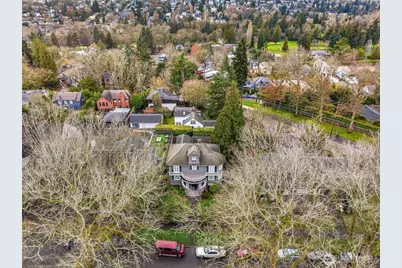 1021 34th Avenue E, Seattle, WA 98112 - Photo 23