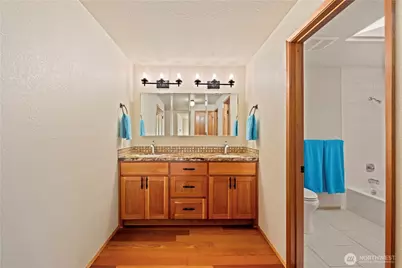 132 N 132nd Street #402, Seattle, WA 98133 - Photo 9