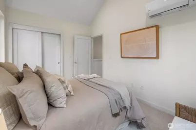 10043 B 8th Avenue NW, Seattle, WA 98177 - Photo 17