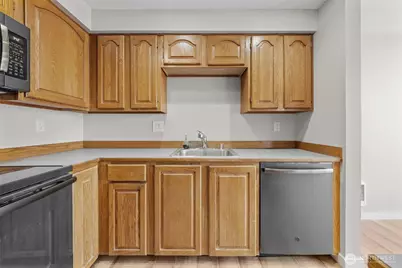 12025 SE 60th Street #B, Bellevue, WA 98006 - Photo 11