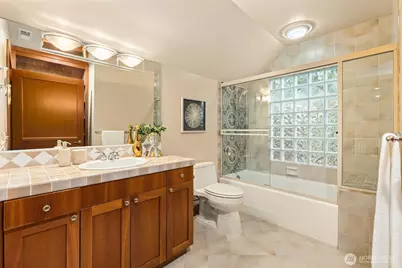 8281 W Mercer Way, Mercer Island, WA 98040 - Photo 29