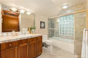 8281 W Mercer Way, Mercer Island, WA 98040 - Photo 29