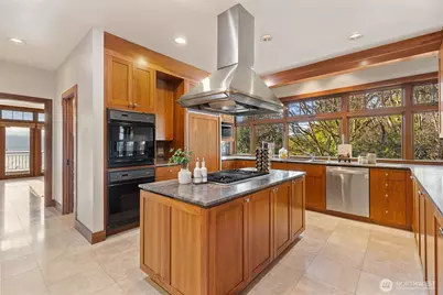 8281 W Mercer Way, Mercer Island, WA 98040 - Photo 17