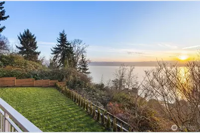 8281 W Mercer Way, Mercer Island, WA 98040 - Photo 33