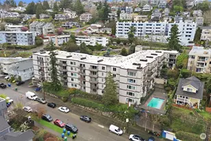 2253 Gilman Dr W, Seattle, WA 98119 - Photo 25