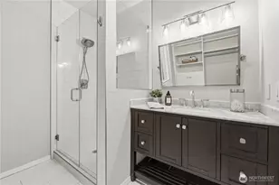 2253 Gilman Dr W, Seattle, WA 98119 - Photo 17