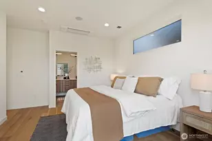 748 N 96th St, Seattle, WA 98103 - Photo 9