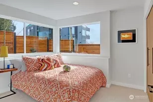 7814 Stroud Ave N, Seattle, WA 98103 - Photo 3