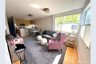 7814 Stroud Avenue N, Seattle, WA 98103 - Photo 7