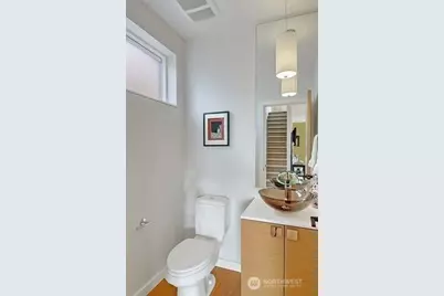 7814 Stroud Avenue N, Seattle, WA 98103 - Photo 9