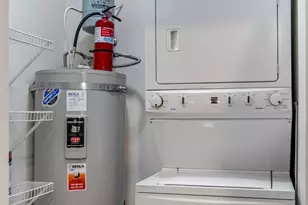 2000 Alaskan Wy, Seattle, WA 98121 - Photo 11