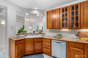 2000 Alaskan Wy, Seattle, WA 98121 - Photo 9