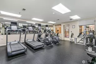 2000 Alaskan Wy, Seattle, WA 98121 - Photo 29