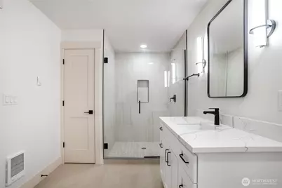 11647 Beacon Avenue S #2, Seattle, WA 98178 - Photo 7