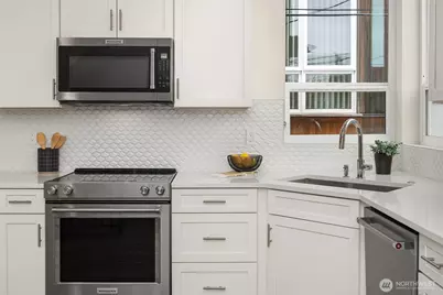 5210 B Brooklyn Avenue NE, Seattle, WA 98105 - Photo 5