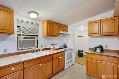 19015 16th Avenue NE, Shoreline, WA 98155 - Photo 9