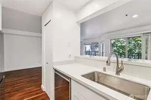 1425 Dexter Ave N, Seattle, WA 98109 - Photo 9