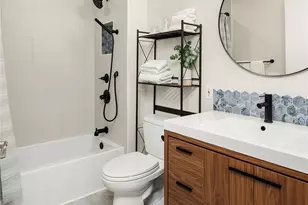 500 Aloha St, Seattle, WA 98109 - Photo 21