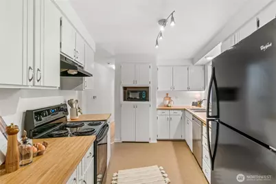 3811 NE 117th St, Seattle, WA 98125 - Photo 9