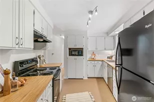 3811 NE 117th St, Seattle, WA 98125 - Photo 9