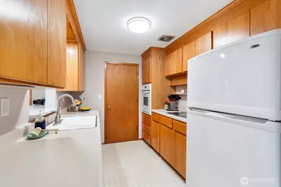 3735 NE 10th Lane, Renton, WA 98056 - Photo 7