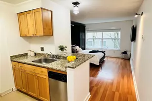 7600 Greenwood Ave N, Seattle, WA 98103 - Photo 3