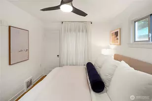 915 N 92nd St, Seattle, WA 98103 - Photo 7