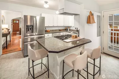 915 N 92nd Street, Seattle, WA 98103 - Photo 17