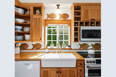 27704 Manzanita Beach Road SW, Vashon, WA 98070 - Photo 9