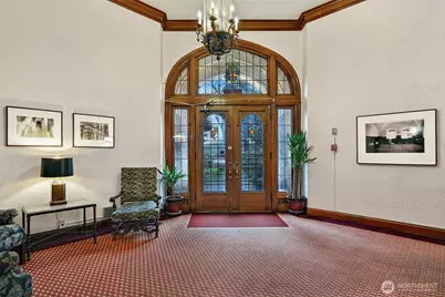 5810 Cowen Place NE #202, Seattle, WA 98105 - Photo 3