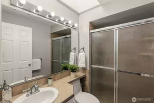 24230 SE 44th St, Sammamish, WA 98029 - Photo 27