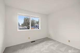 2009 Dayton Dr SE, Renton, WA 98055 - Photo 9