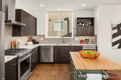 1918 5th Avenue N #B, Seattle, WA 98109 - Photo 9