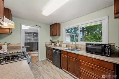 7121 Highland Drive, Everett, WA 98203 - Photo 9