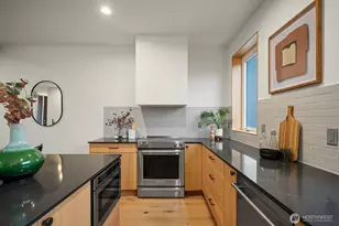 1810 E Mercer St, Seattle, WA 98112 - Photo 11