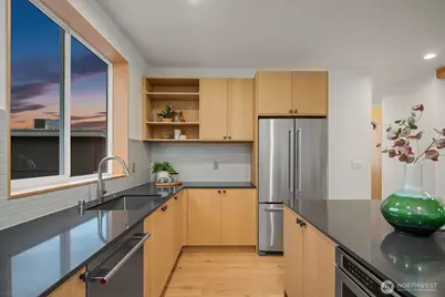 1810 E Mercer Street, Seattle, WA 98112 - Photo 9