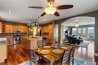 865 Burlington Heights Drive, Burlington, WA 98233 - Photo 13