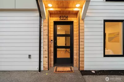 4104 49th Avenue SW, Seattle, WA 98116 - Photo 3