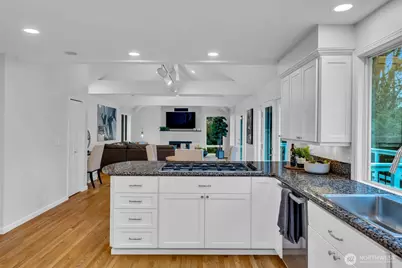 8402 SE 53rd Place, Mercer Island, WA 98040 - Photo 11