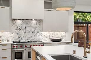 106 110th Ave SE, Bellevue, WA 98004 - Photo 9