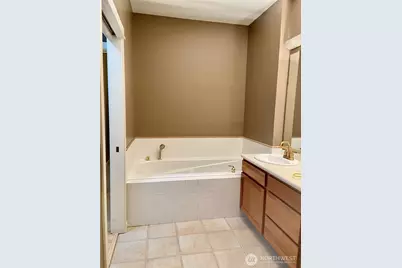 1900 Alaskan Way #402, Seattle, WA 98110 - Photo 23