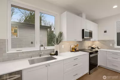 4409 21st Avenue SW, Seattle, WA 98106 - Photo 9